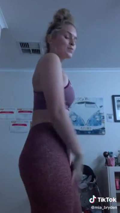 Slutty maid  