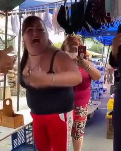 "Por eso disfruto cuando los matan, porque me sacan la comida" "Por eso los tienen que matar a todos"
