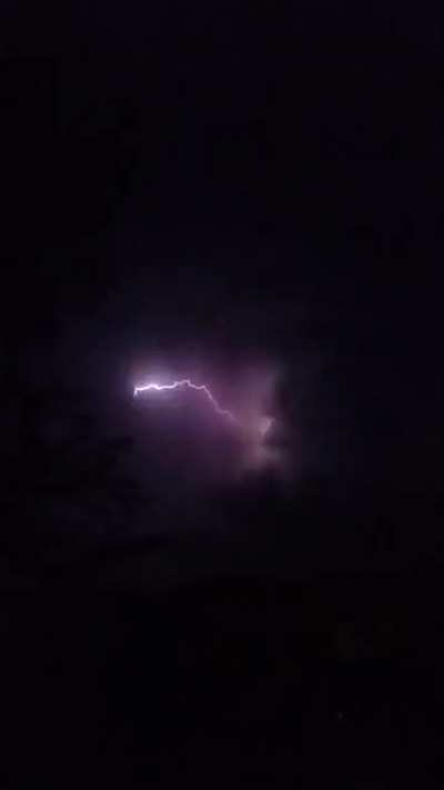 Lightning caught in slow-motion