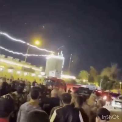 [العراق/Iraq] من موقع تفجبر ليلة الأمس "نحن اخوان سنة و شيعة، هذا الوطن لن نبيعه" / From yesterday night's bombing location "we are sunni and shiia brothers, this land won't be sold"