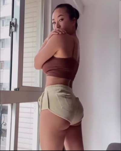 Loving those booty shorts 🍑