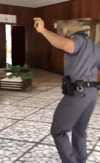 Se liga no passinho do Capitão 😎