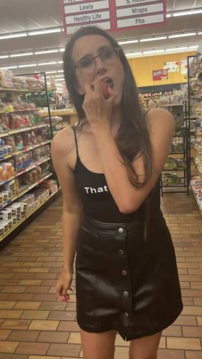 Yes I bought this apple! And yes I’m willing to share [GIF]