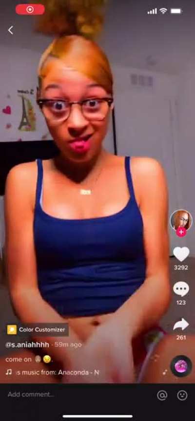 Cheeks jiggle