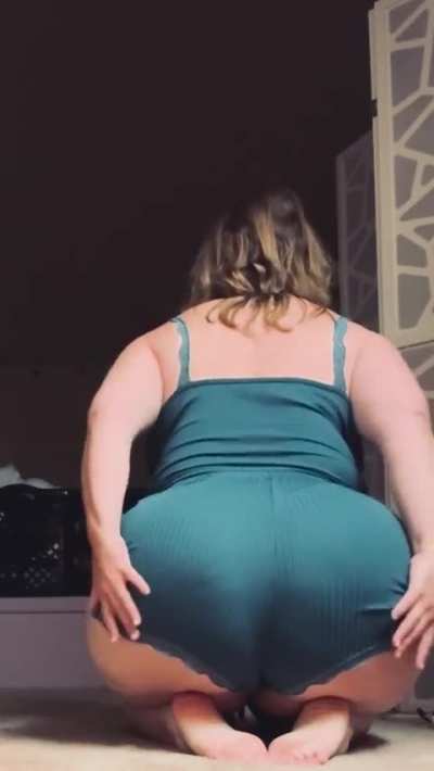 Mommy confession: nothing makes my pussy drip faster than grinding my ripe ass on a younger guy&rsquo;s face and letting loose wet, rumbly farts I make Him Sniff.