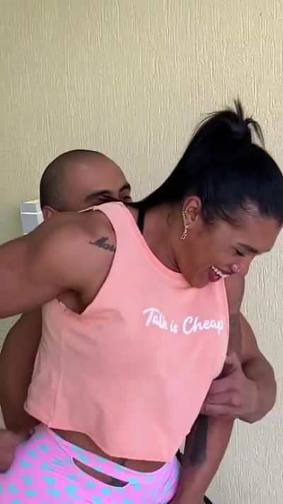 Behind-the-scenes look at what goes into a social media "challenge" post (eualessandraalves2).