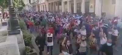 Cubans chant "I am Fidel!" as thousands flood the streets in defense of the revolution