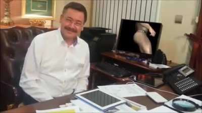 Melih G&ouml;k&ccedil;ek size bir şarkı g&ouml;ndermek istiyor