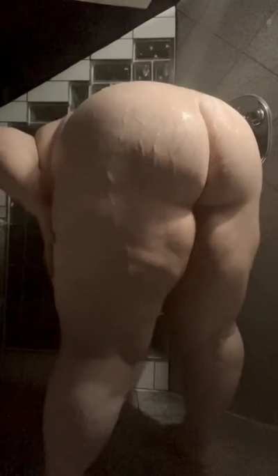 The size of those cheeks 🫨