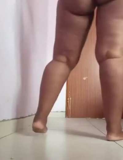 SHE LOOK LIKE SHE CAN DO IT ON THE D