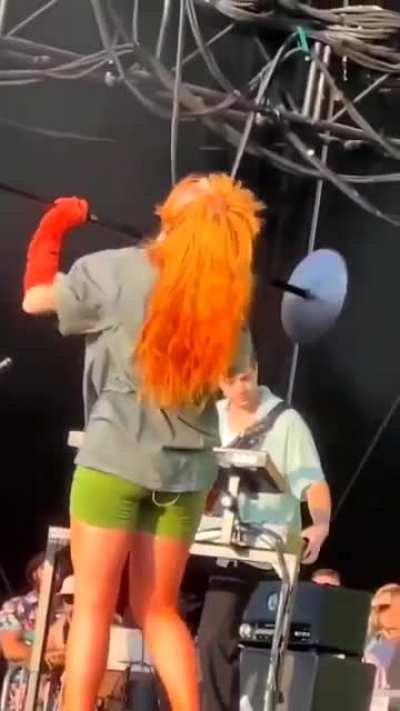 🎤🍑
