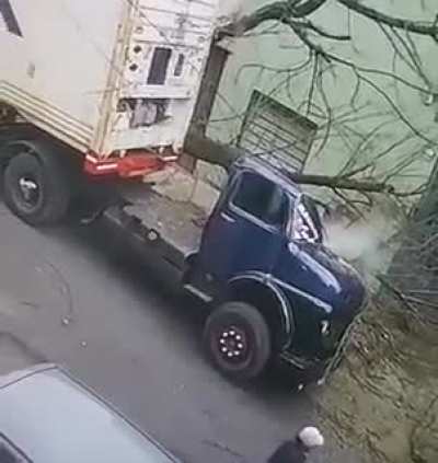 Truck driver escapes after his cabin is crushed by a tree