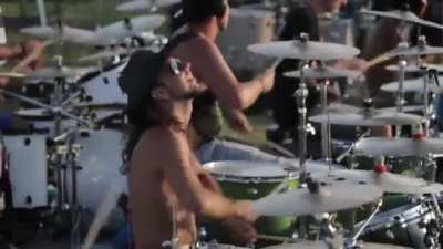 Desperate to get the Foo Fighters to play in his town, Fabio Zaffagnini organized 1,000 musicians to play “Learn to Fly” simultaneously