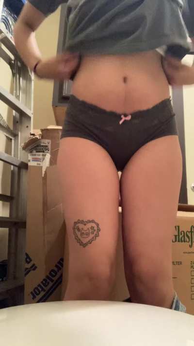 Who tryna play plants vs zombies &amp;amp; fuck my butt