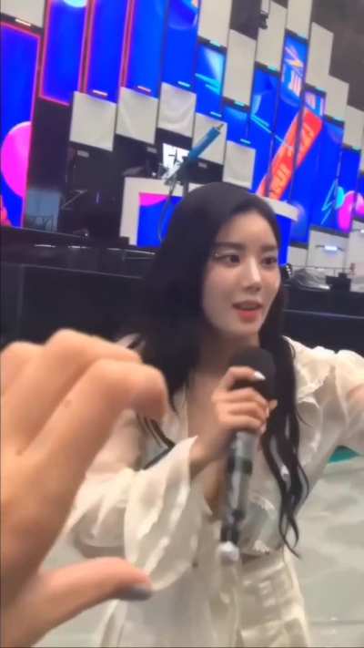 Eunbi with fans