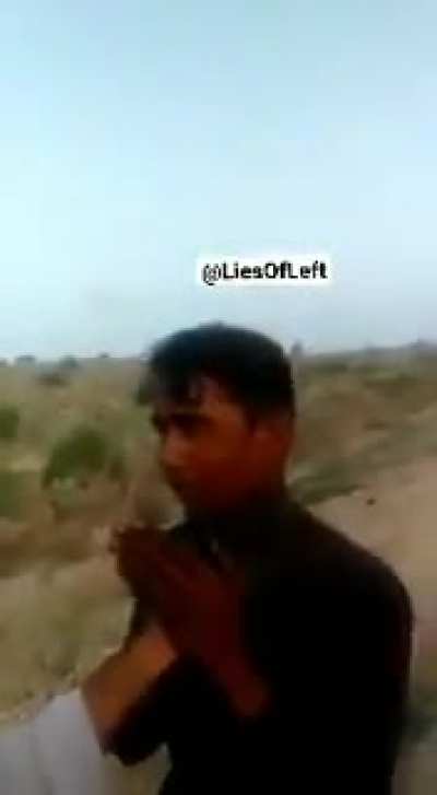 Pakistani Muslim forces Sindhi Hindu man to chant "Allahu Akbar" and insult his Hindu Gods.