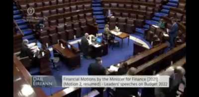 The moment Alan Kelly got up to give his speech on the budget and everyone, including The Taoiseach and The T&aacute;naiste left, except Eamon Ryan