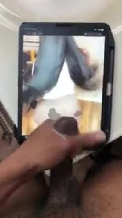 Nutted all over Ari&rsquo;s ass😩
