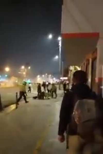 El se acost&oacute; solo.