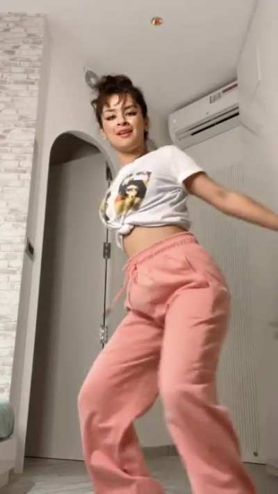 Avneet kaur