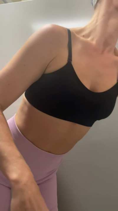 Titty flashing and flushing! [F] MILF