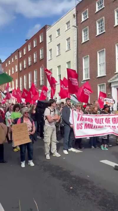 Over 50,000 Irish protestors took to the streets of Dublin today to protest Trump's visit. "DONALD TRUMP - war criminal! NETANYAHU - war criminal!  VON DER LEYEN - war criminal!"