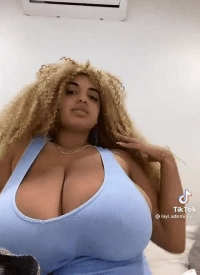 She go crazy naked!