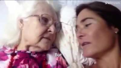 most wholesome thing i&rsquo;ve seen today. mother with alzheimer&rsquo;s recognises her daughter.