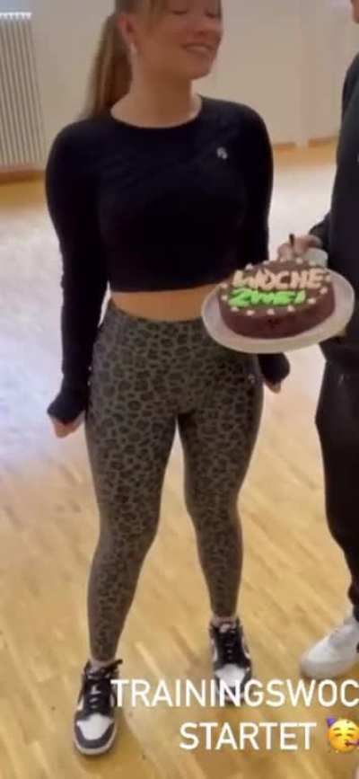 Julia Beautx schwingt die H&uuml;ften&hellip;. Instagram Story von ihr und let&rsquo;s dance account vom 26.02.23