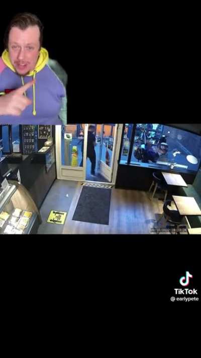 Guy tries to rob a restaurant