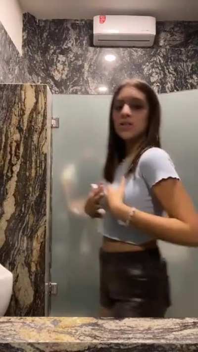 🤨