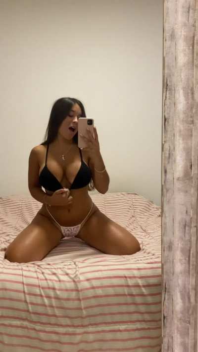 This Latina is ready to ride you dry 😈