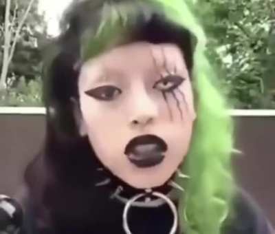 😠