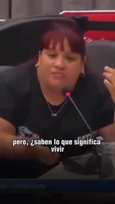 La diputada k natalia zaracho le reclama a milei que en su barrio gobernado 20 años x el kirshnerismo ahora no hay comida, luz,agua,cloacas ni calle Justo ahora se dio cuenta Kjjjj