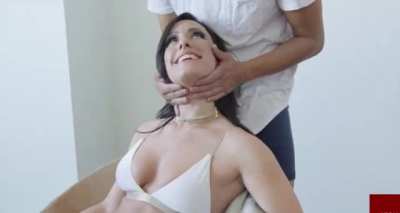 Pornstar Casually Groped By Costar While Talking Before The Shoot Porn