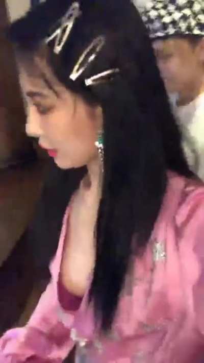 Hyuna's boobs