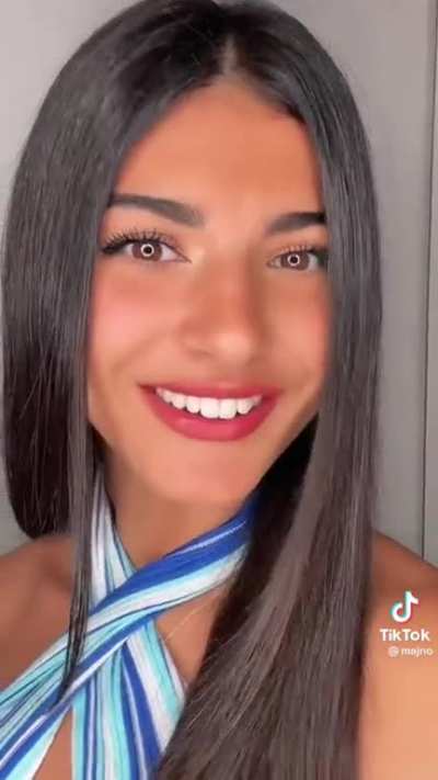 Elisa Maino lingua👅