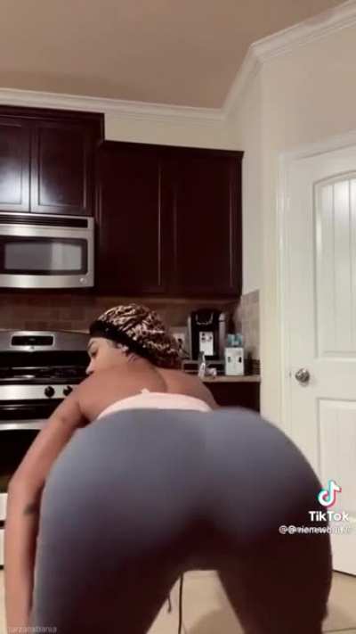 JaniaBania TikTok #4