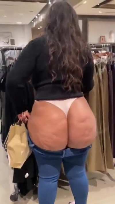 If my girl not doin shit like this on the regular&hellip;. Throw the whole bitch away