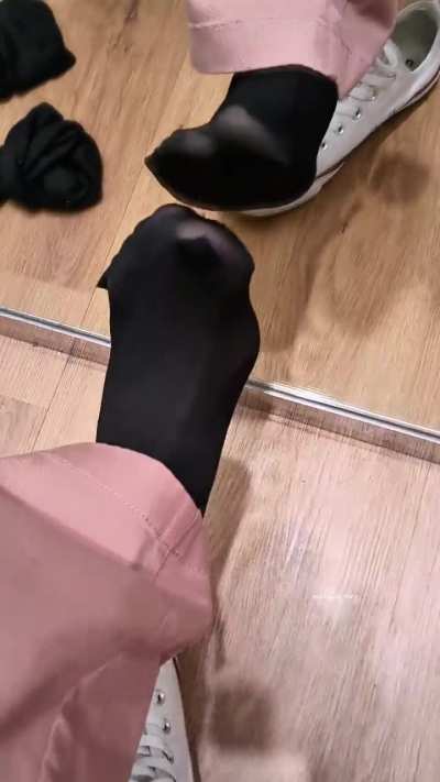 The Fitting Room [ giantess nylon inshoe / insock pov ] 💕