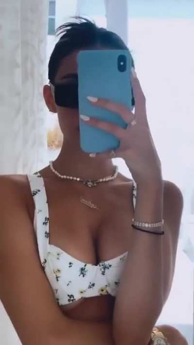 Bikini babe
