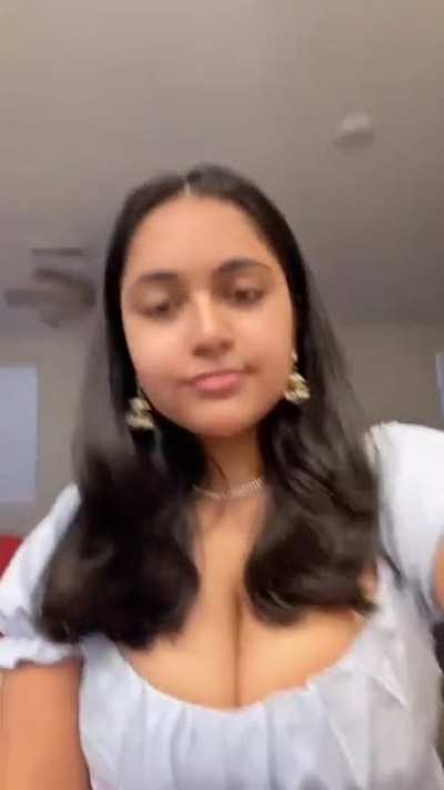 Indian tits (@shivani.styles)