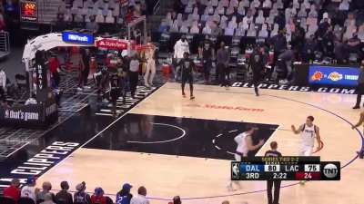 [Highlight] Luka catches the lob with one hand and finishes
