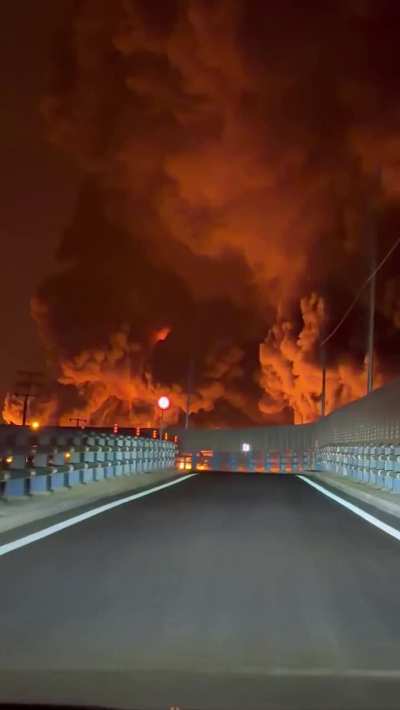 Close-up of Aqdasiyeh Oil Depot explosions at Sohank, end of Arash Highway. (Tehran)
