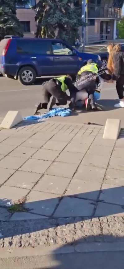 UA POV: They thought it was a 'mobilization' &ndash; in Odesa, passersby tried to protect a motorbike rider who caused an accident and was trying to run from the police