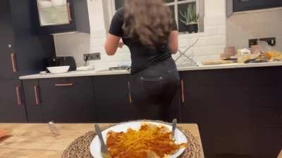 Mommys tits and ass looks amazing here 