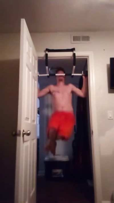 This guy bragging about being able to do 300 pull-ups then sends this abomination..