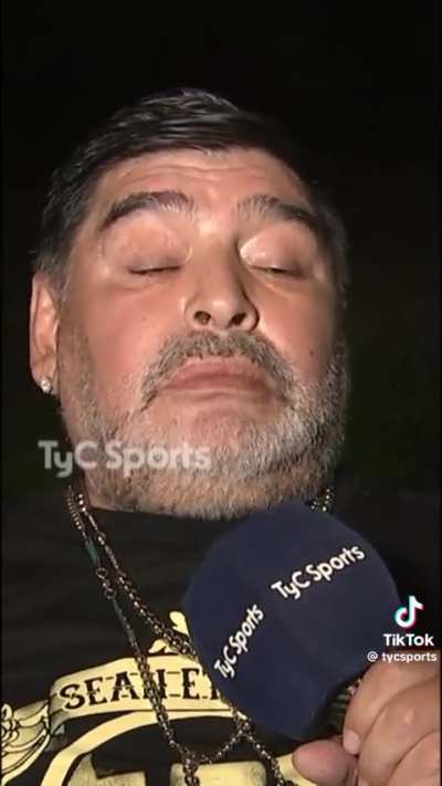 era el m&aacute;s grande de todos dentro y fuera del campo. Ojal&aacute; hubiera podido ser amigo de &eacute;l. 🥲🟦🟨