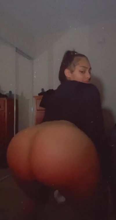 Shake those asscheeks
