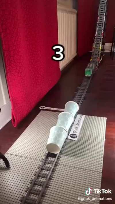 Can paper straws stop a speeding LEGO train? ©gnuk